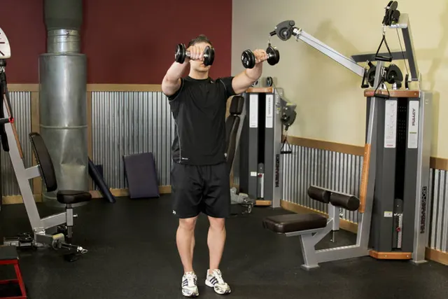 Alternating Deltoid Raise, finishing position