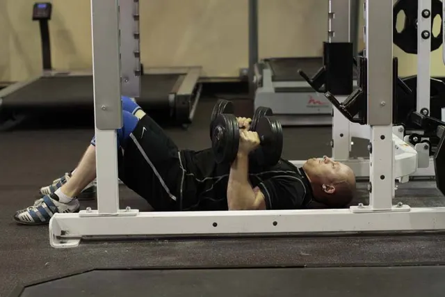 Dumbbell Floor Press, finishing position