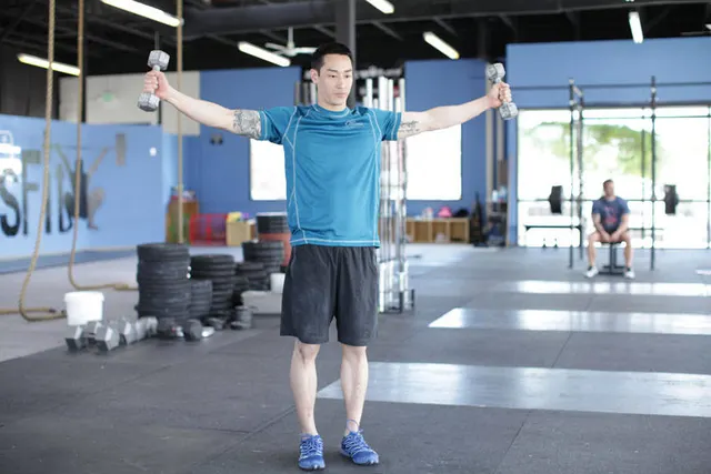 Dumbbell Scaption, finishing position