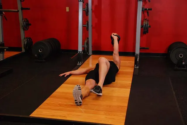 Kettlebell Turkish Get-Up (Squat style), starting position