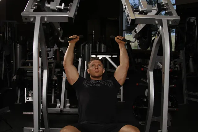 Leverage Shoulder Press, finishing position