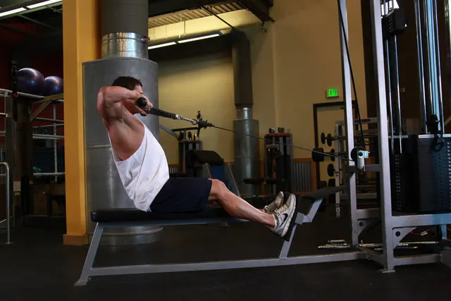 Low Pulley Row To Neck, finishing position