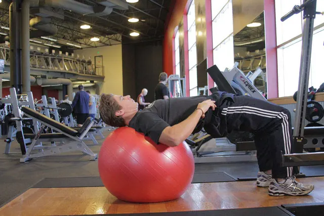 Physioball Hip Bridge, finishing position