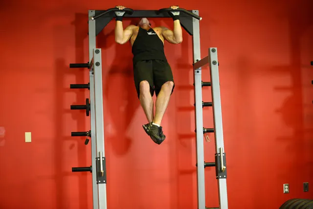 Rocky Pull-Ups/Pulldowns, finishing position