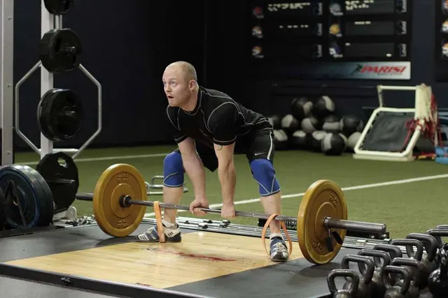 Sumo Deadlift with Bands, starting position