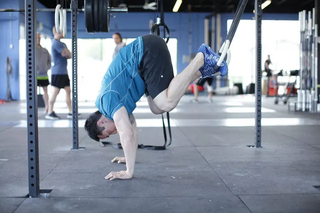 Suspended Reverse Crunch, finishing position