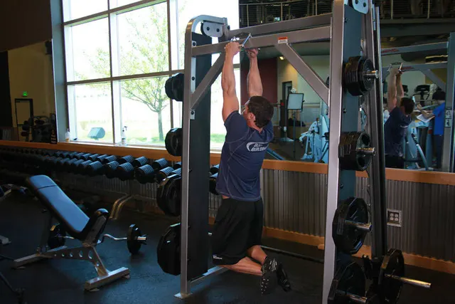 V-Bar Pullup, finishing position